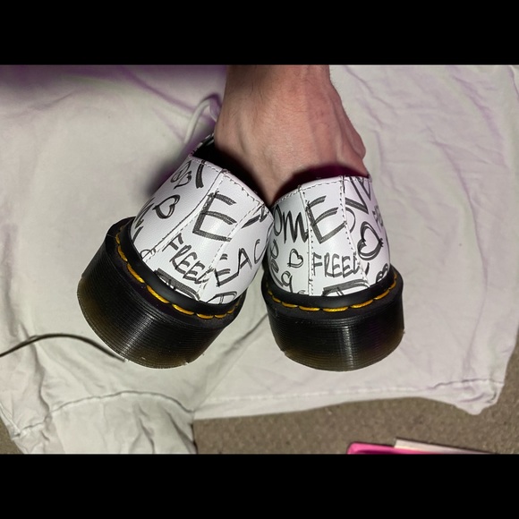 Dr. Martens: Script (Peace Love Freedom) - Picture 6 of 6